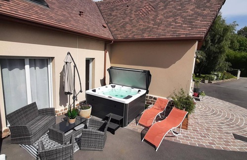 Athis-Val de Rouvre Cottage | Cozy Family Retreat with Private Spa, Garden, & Nearby Nature Trails