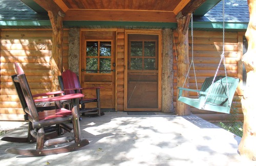 Williams Bay Cabin | Cozy, Family Friendly Log Cabin Close To Everything!