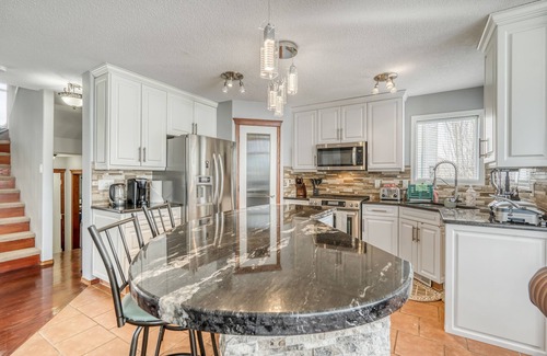 Shawnessy House | Cozy Family Friendly Home with Rec Room & Sauna!