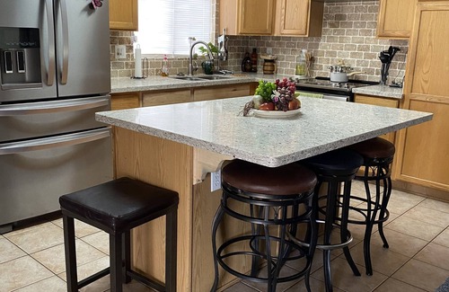 Glendale Parkside HOA House | Cozy family home. Minutes away from west gate (state farm stadium)!