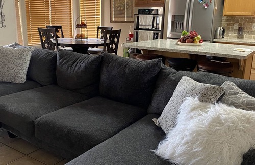 Glendale Parkside HOA House | Cozy family home. Minutes away from west gate (state farm stadium)!