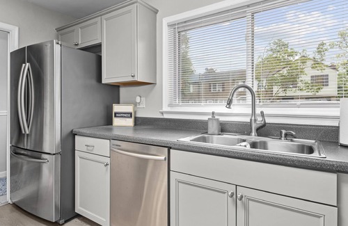 Northwest House | Cozy Family & Pet Friendly Home in Norfolk!