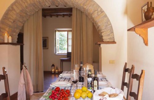 Arezzo House | Cozy Farmhouse with Pool