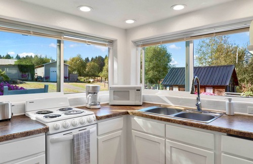Ferndale Apartment | Cozy Ferndale Studio on 20-Acre Working Farm!