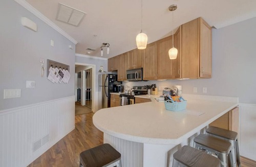 Lake Delton Apartment | Cozy, Fireplace, Steps to Lake