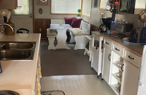 Bayview Cabin | Cozy Float House in Bayview Idaho