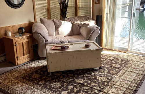 Bayview Cabin | Cozy Float House in Bayview Idaho