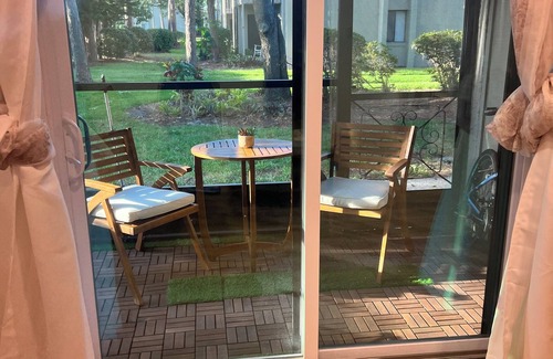 Longwood Condo | Cozy Floridian tropical condo.