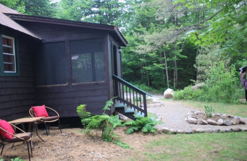 Lake Clear Cabin | Cozy four-season Adirondack Cabin —Close to Rail Trail & Lake