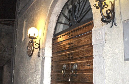 Poggio San Giovanni Apartment | Cozy furnished mountain and lake apartment in a medieval village