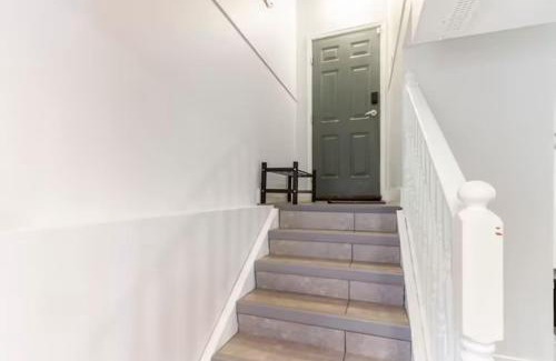Southwest Edmonton House | Cozy Furnished Room-4 Close to U of A in Edmonton - with Shared Spaces