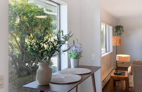 Oak Harbor House | Cozy Garden 4BR/1BA Lower Unit w/Ocean Views
