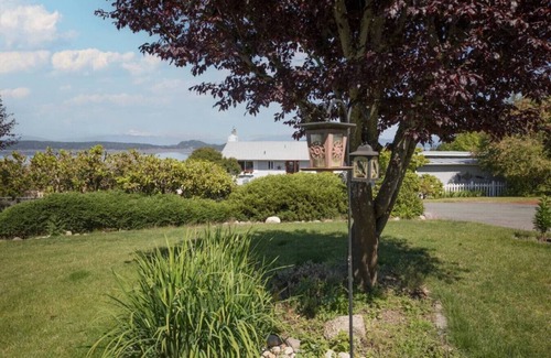 Oak Harbor House | Cozy Garden 4BR/1BA Lower Unit w/Ocean Views