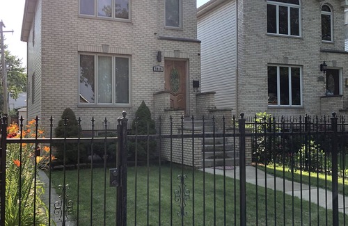 Greater Grand Crossing Apartment | Cozy Garden studio Apartment