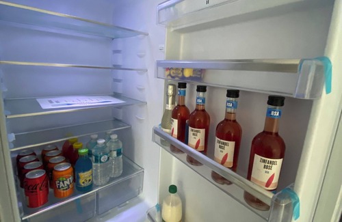 Trafford Apartment | Cozy Getaway Minutes From Old Trafford, Trafford Centre & Other top Attractions!