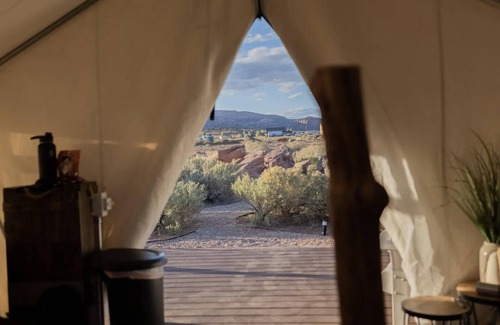 Cane Beds Cabin | Cozy Glamping Retreat Between Zion & Bryce Canyon