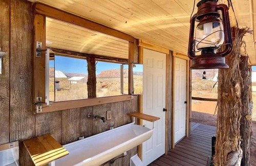 Cane Beds Cabin | Cozy Glamping Retreat Between Zion & Bryce Canyon