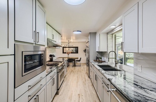 Applewood West House | Cozy Golden Estate