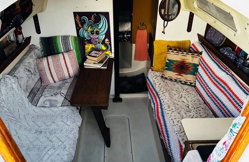 Marina del Rey Boat Rental | Cozy good vibes boat experience in Marina Del Rey. Perfect location in safe area