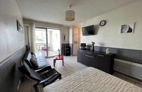Cambo-les-Bains Apartment | Cozy Ground Floor Studio, Terrace, Parking, Pet-Friendly - Cambo-les-Bains