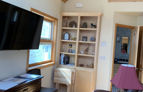 Nob Hill Cottage | Cozy Guesthouse in the Heart of Prescott!