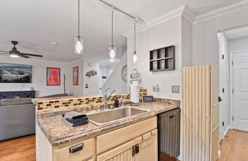 Heber House | Cozy Heber getaway, pet ok, sleeps 9, BBQ, firepit