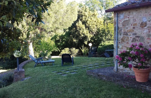San Macario In Monte Apartment | COZY HILLTOP APARTMENT WITH PRIVATE GARDEN BETWEEN SIENA AND VOLTERRA
