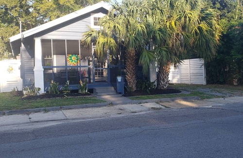 East Biloxi House | Cozy historic 3bd/2 w/screened porch in palms. Steps to white sand beach.