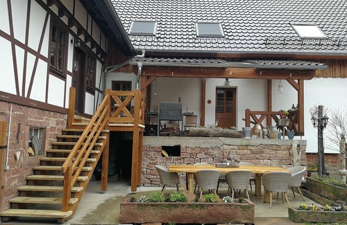 Waldbrunn House | Cozy holiday home/apartment with a view of the Katzenbuckel