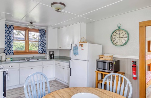 Downtown Cannon Beach House | Cozy Home 3 Blocks From Downtown and 1 Block From Beach