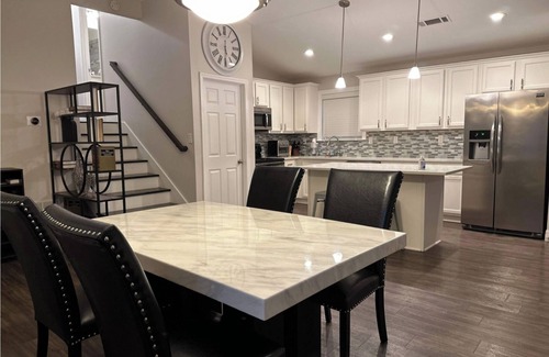 Duluth House | Cozy Home -6 TVs/5Beds Rooms/3Full Baths/13 Sleeps
