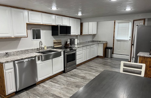 Glendale House | Cozy Home Between Zion & Bryce Canyon