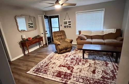 Chillicothe House | Cozy home close to park and YMCA. Kid & Pet Friendly - fenced in backyard.