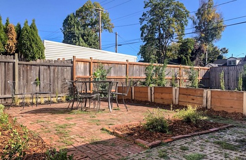 Springfield House | Cozy home close to historic Washburne District, Hospital, Autzen Stadium!