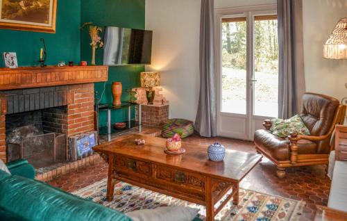 Saint-Saud-Lacoussiere House | Cozy Home In Saint Saud Lacoussière