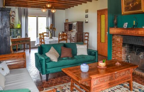 Saint-Saud-Lacoussiere House | Cozy Home In Saint Saud Lacoussière