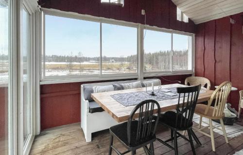 Arjang House | Cozy Home In Årjäng With Kitchen