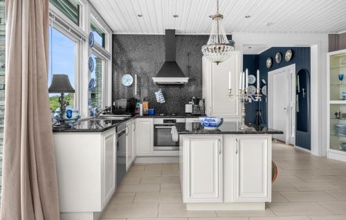 Frei House | Cozy Home In Øydegard