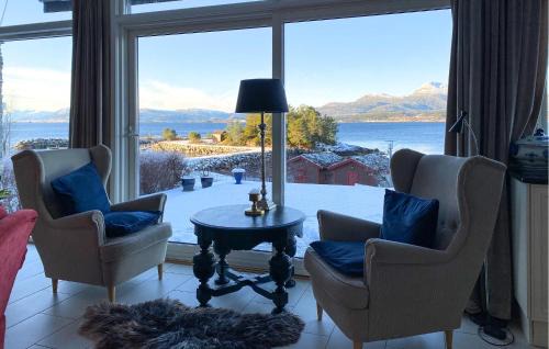 Frei House | Cozy Home In Øydegard