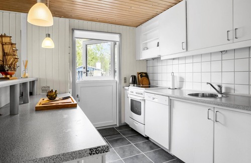Oster Somarken House | Cozy home in Aakirkeby with WiFi