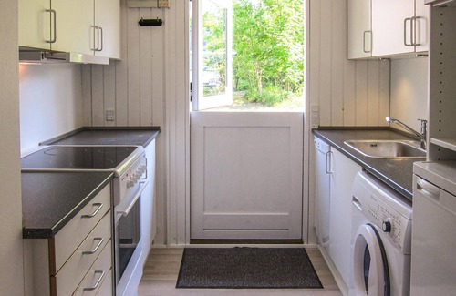 Oster Somarken House | Cozy home in Aakirkeby with WiFi