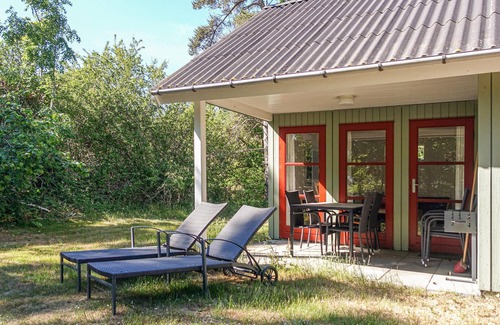 Oster Somarken House | Cozy home in Aakirkeby with WiFi