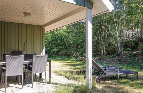 Oster Somarken House | Cozy home in Aakirkeby with WiFi