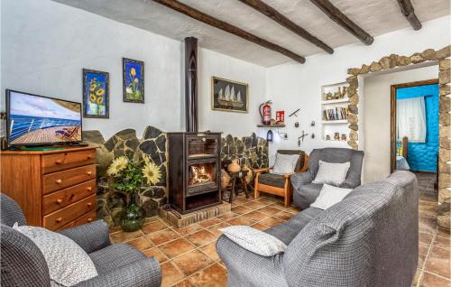 Algatocin House | Cozy Home In Algatocin With Kitchenette