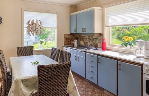 Volda House | Cozy home in Austefjorden with WiFi