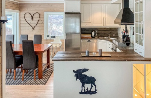 Botn House | Cozy home in Bogen i Ofoten with sauna