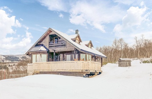 Botn House | Cozy home in Bogen i Ofoten with sauna