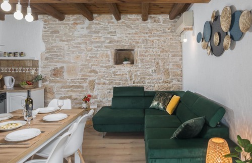Brajkovici House | Cozy home in Brajkovici with WiFi