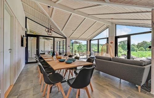 Krejbjerg House | Cozy Home In Ejstrupholm