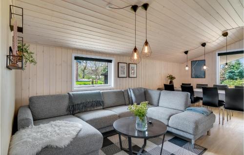 Farvang House | Cozy Home In Fårvang With Wifi